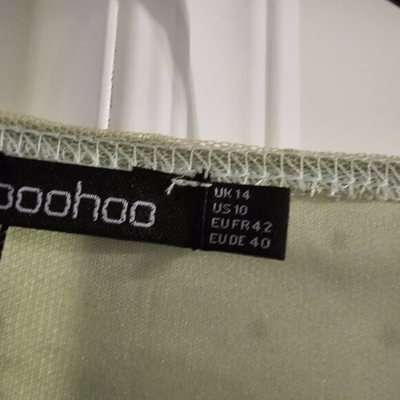 Boohoo sage green blouse - Picture 3 of 3